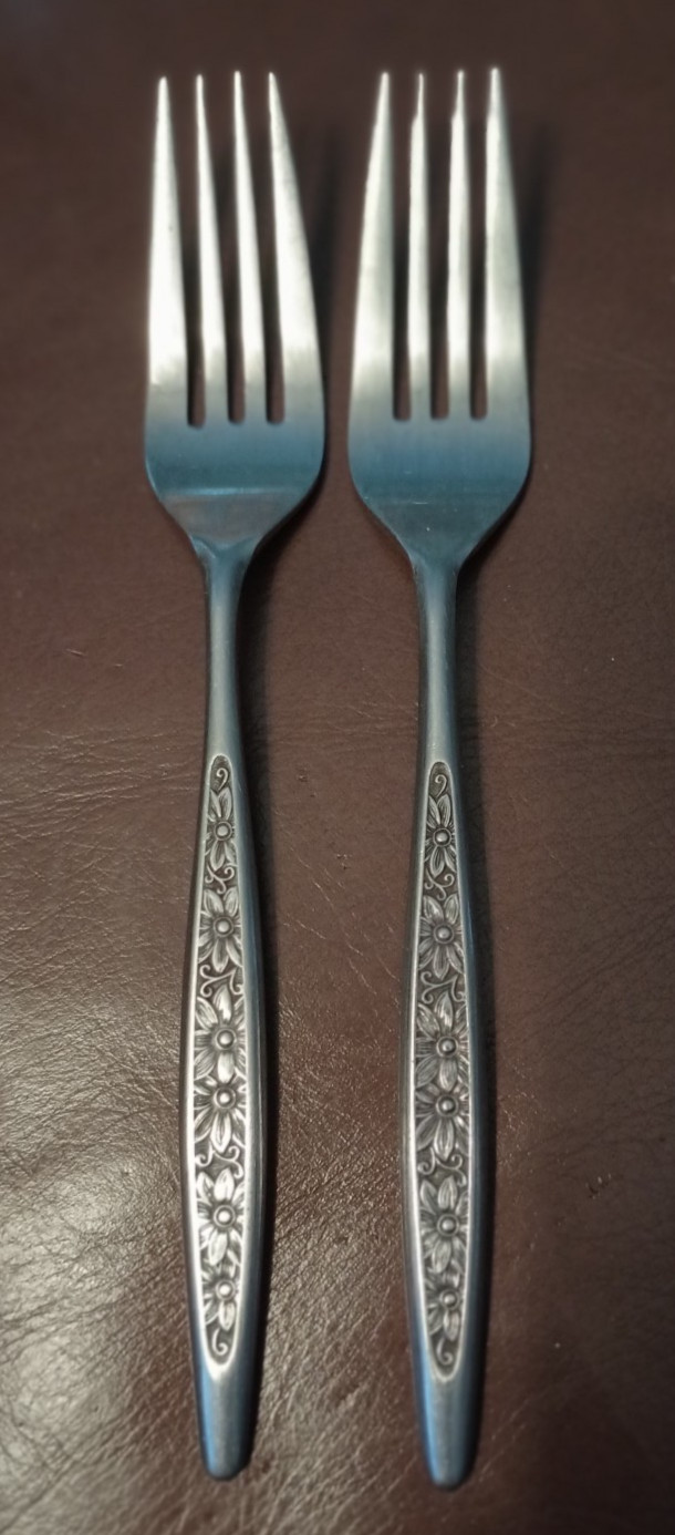 EHP EKCO NICOLE STAINLESS DINNER FORKS LOT 2 PC gallery