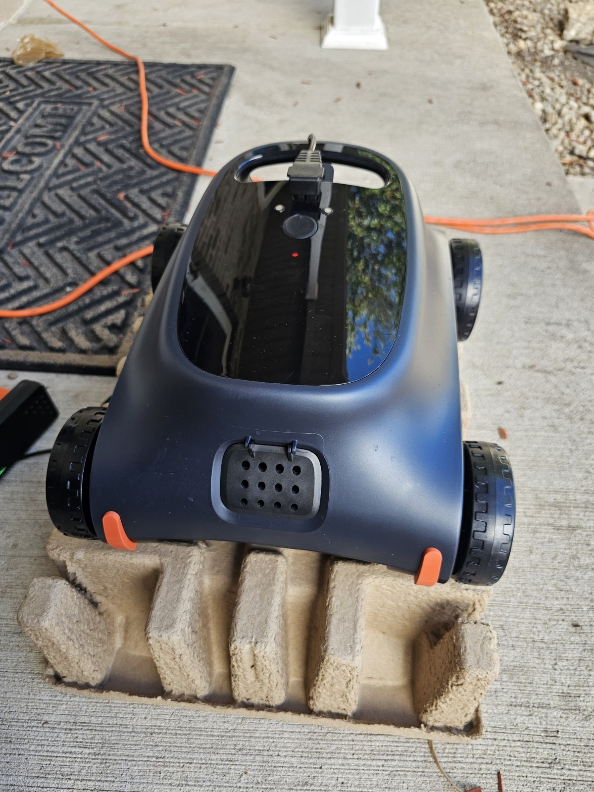 Seauto SAT 10 Cordless Robotic Pool Cleaner Vacuum for Inground Pools gallery