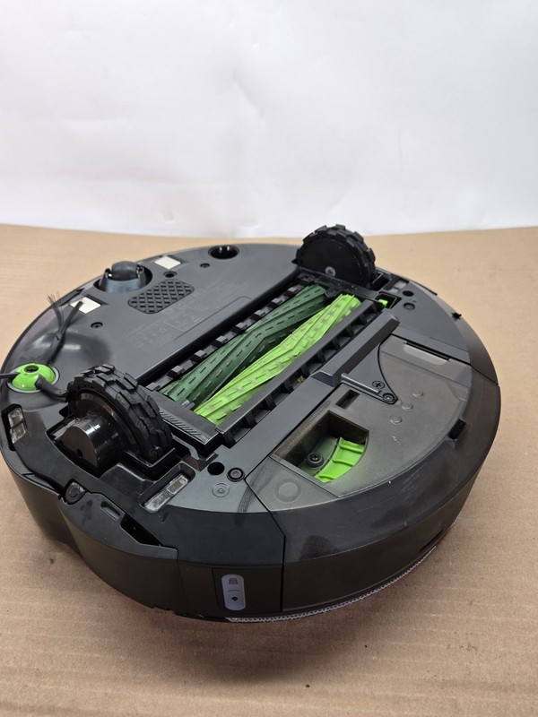 iRobot - Roomba Combo 10 Max Robot Vacuum and Mop+AutoWash Dock (X085020) Black gallery