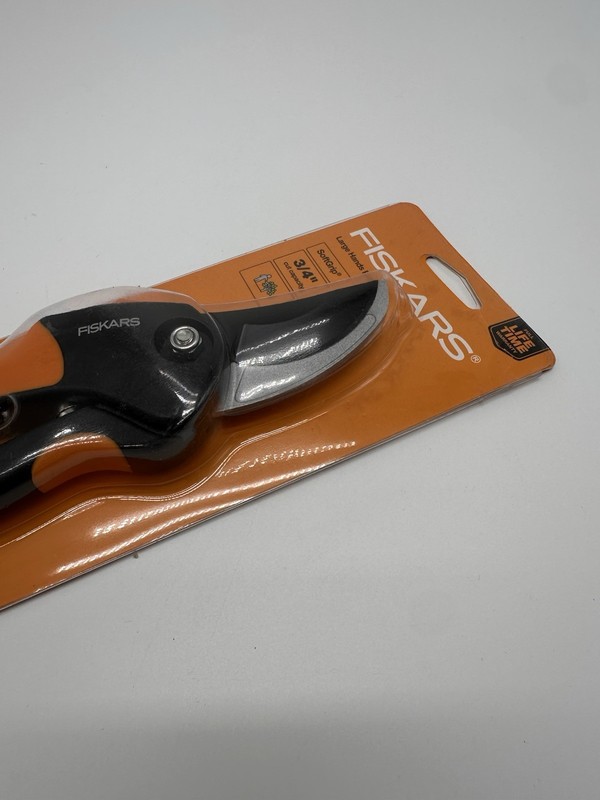 Fiskars Pruner ~Cuts up to 3/4" Branches & Stems~ Item #7944 New (E11) gallery