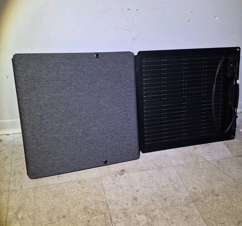 EcoFlow 110W Portable Solar Panel Foldable - Open Box Item gallery