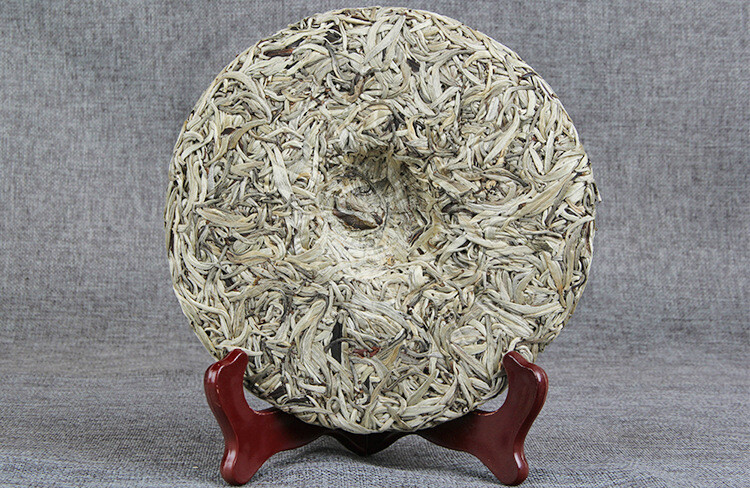 2018 Silver Needle White Tea Ancient Tree Yunnan Moonlight White Single Bud 357g gallery