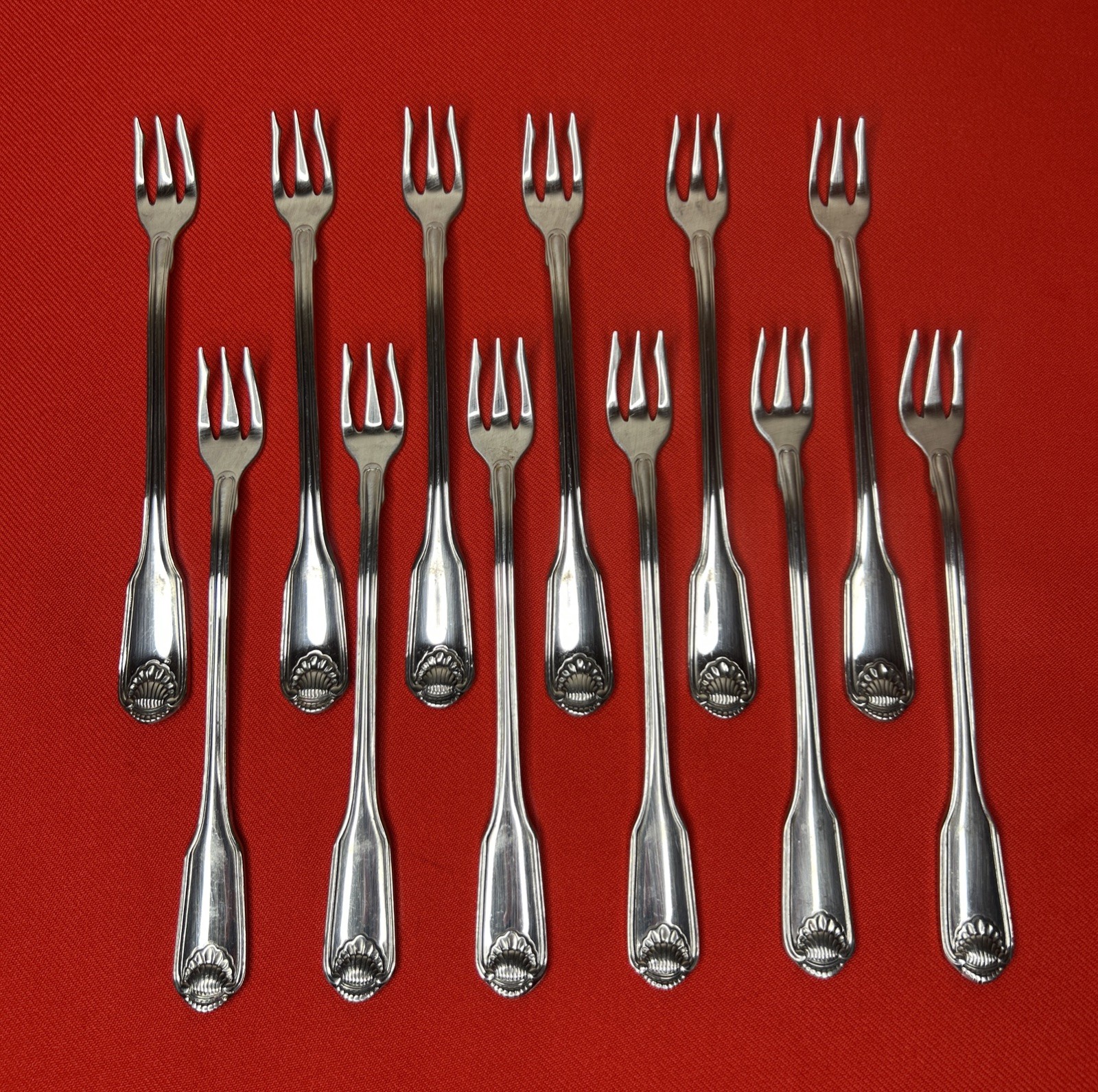 Oneida Classic Shell Seafood Forks Stainless Silverware Flatware Set Of 12 gallery