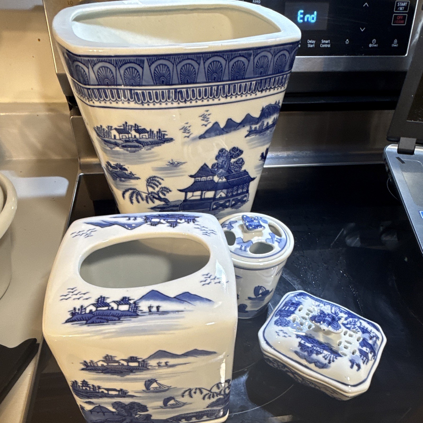 Blue & White Ceramic Chinoiserie 5pc Bathroom Set Trash Can Tissue Cover gallery