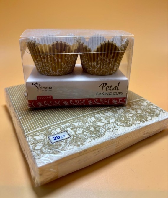 Mini Petal Baking Cup Gold Background (Brigadeiro/Mini Cupcakes,Muffin) gallery