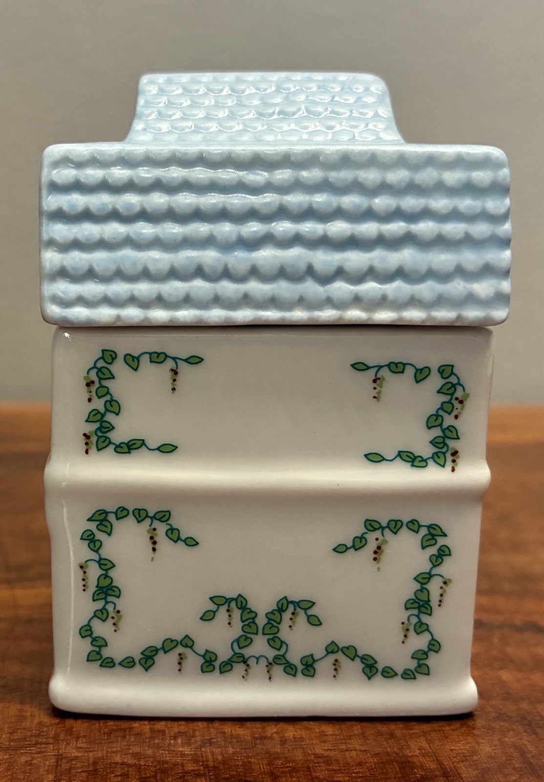 New LENOX VILLAGE SPICE JARS Pepper House - Single Replacements - 2024 2nd Ed gallery
