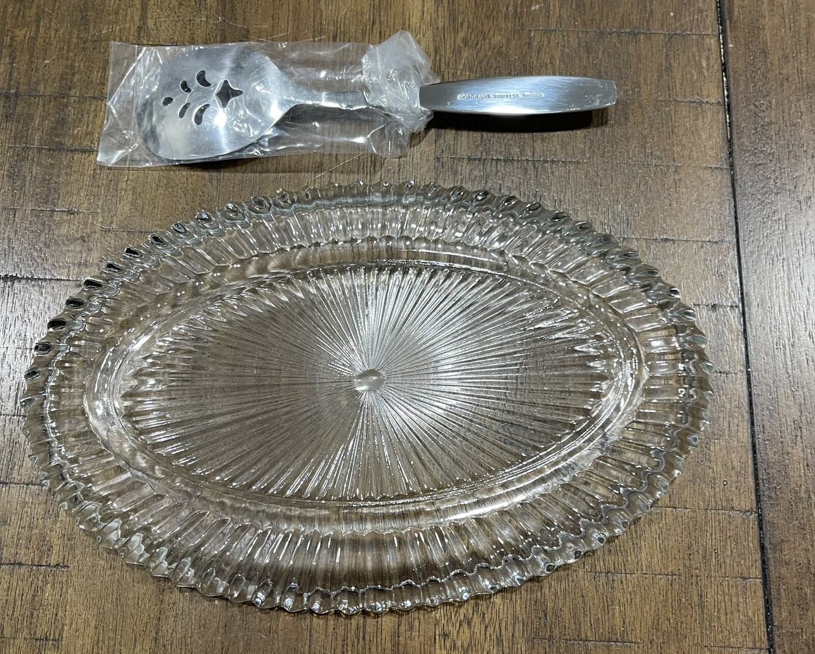 Oneida Oval Tray With Server - Special Occasions Crystal Collection - New In Box gallery