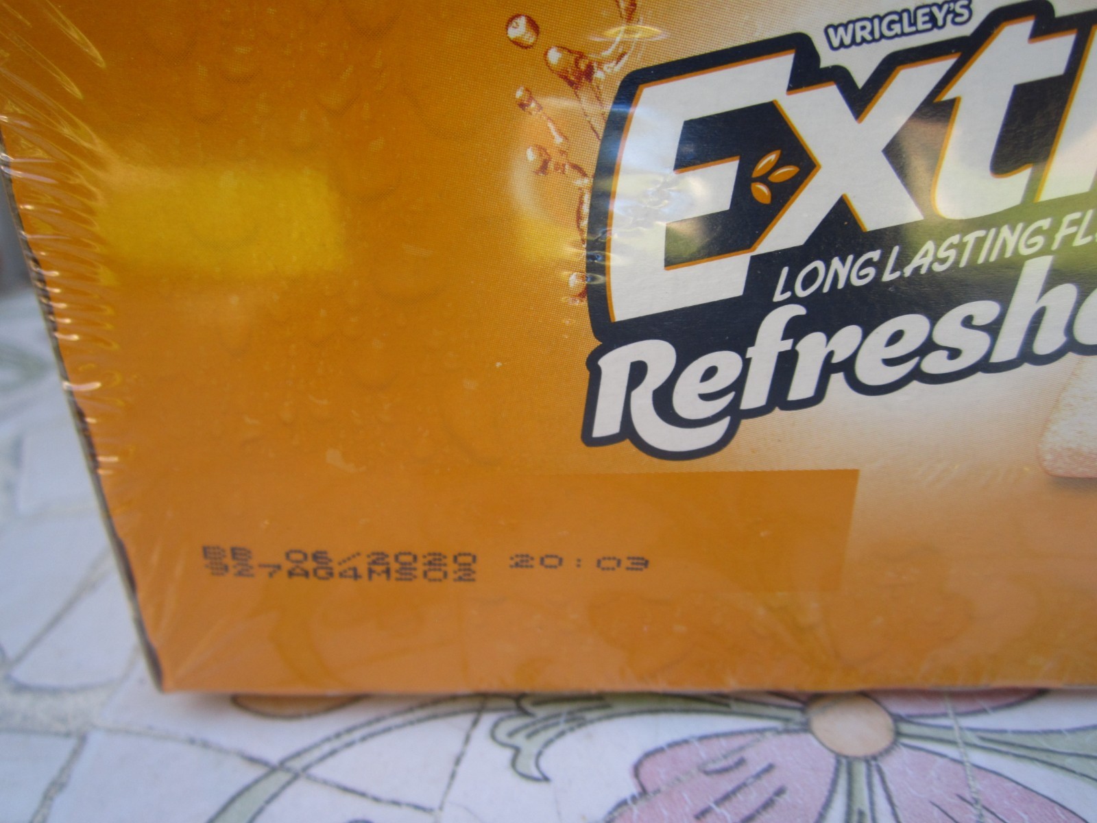 Extra Refreshers Box of Tropical Mist Sugar Free Gum 4 Bottles of 40 Pieces gallery