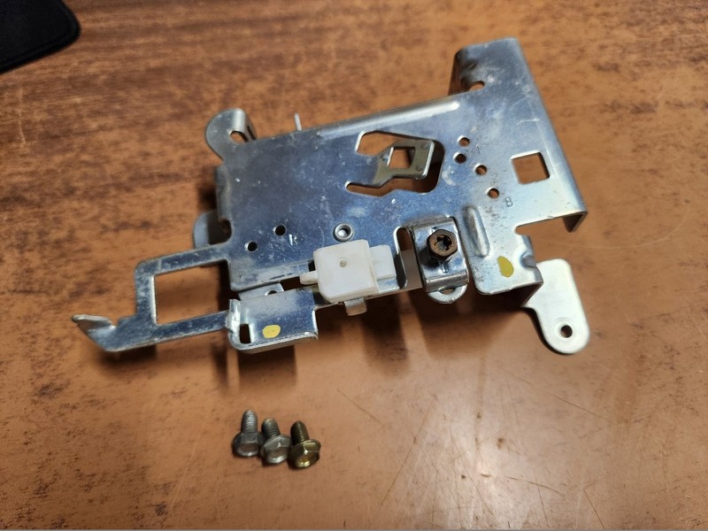 Briggs & Stratton Lawn Tractor Engine Model 31R977 Control Bracket 694042 597209 gallery