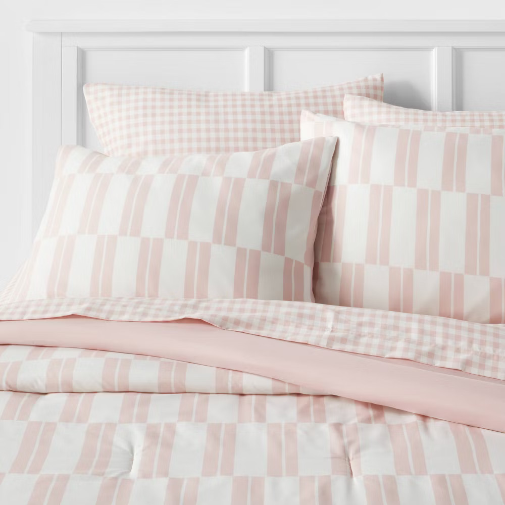 Room Essentials 7-Piece Comforter Set Dash Stripe, Ivory/Light Pink, Full gallery
