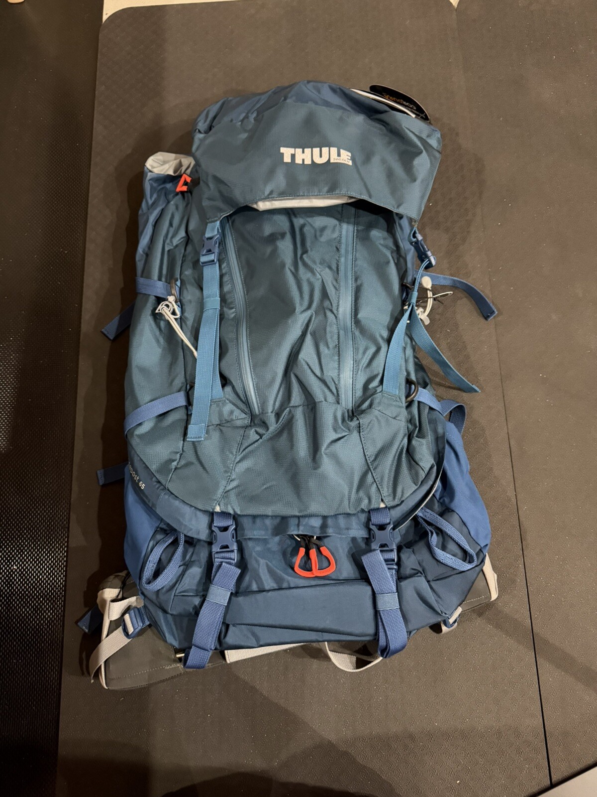 Thule Guidepost 65L Men’s Backpack-Poseidon-New with Tags