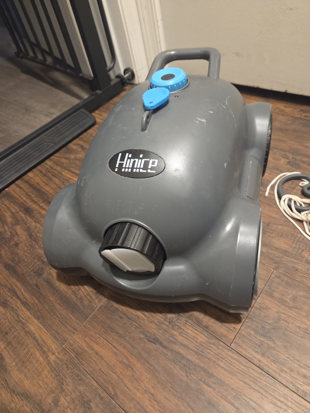 Hinice Cordless Robotic Pool Cleaner – 150 Min Runtime, 2200 Sq.Ft Coverage gallery
