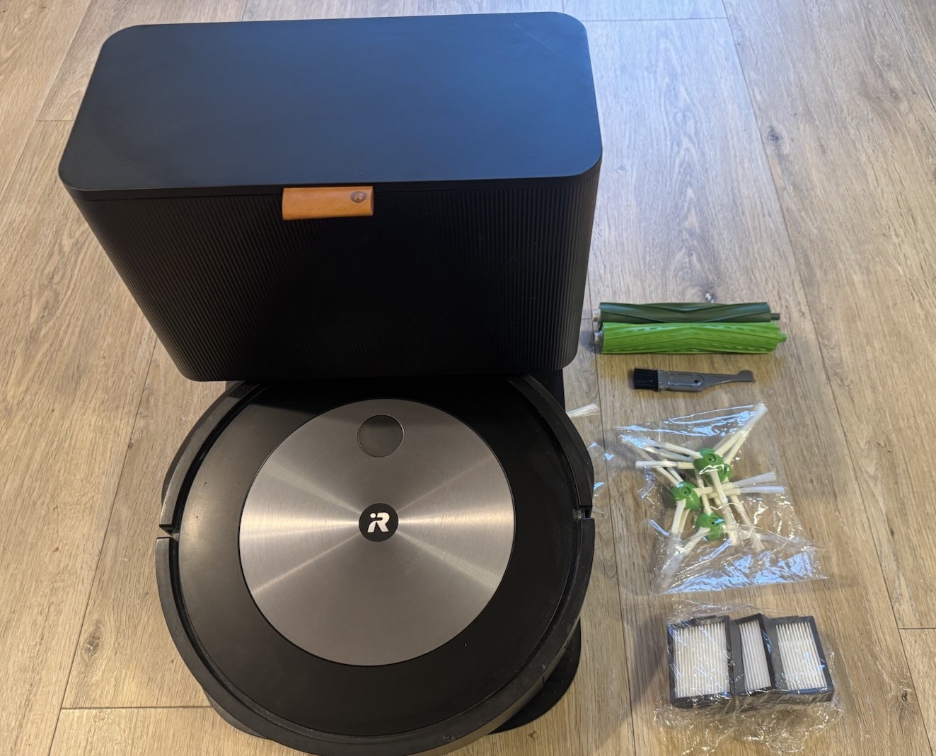 iRobot Roomba j7 Robot Vacuum w/ Clean Base Self-Emptying - Used Good gallery