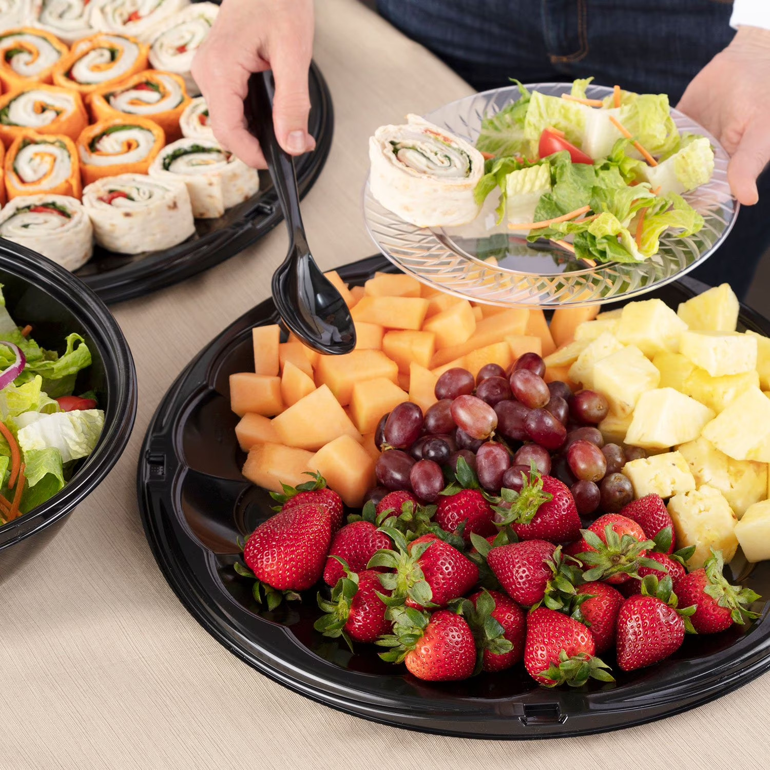 Member's Mark 16" Catering Tray with Covers (5 ct.) gallery