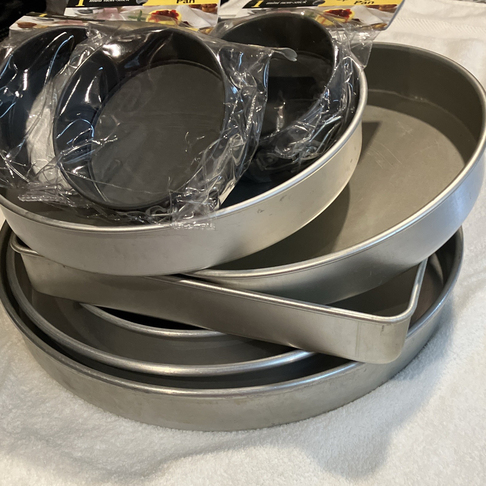 Wilton Magic Line Performance Pans gallery