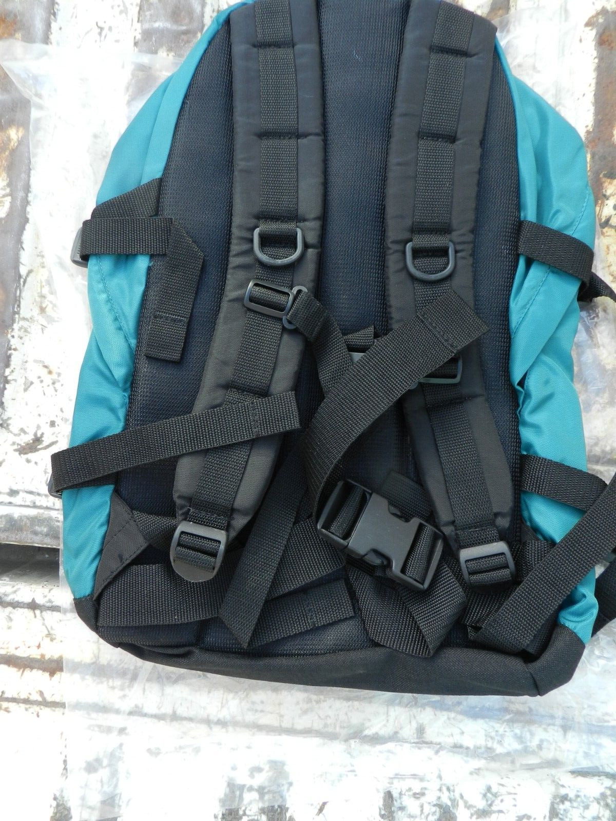 Coleman expandable Daypack Teal & Black 5