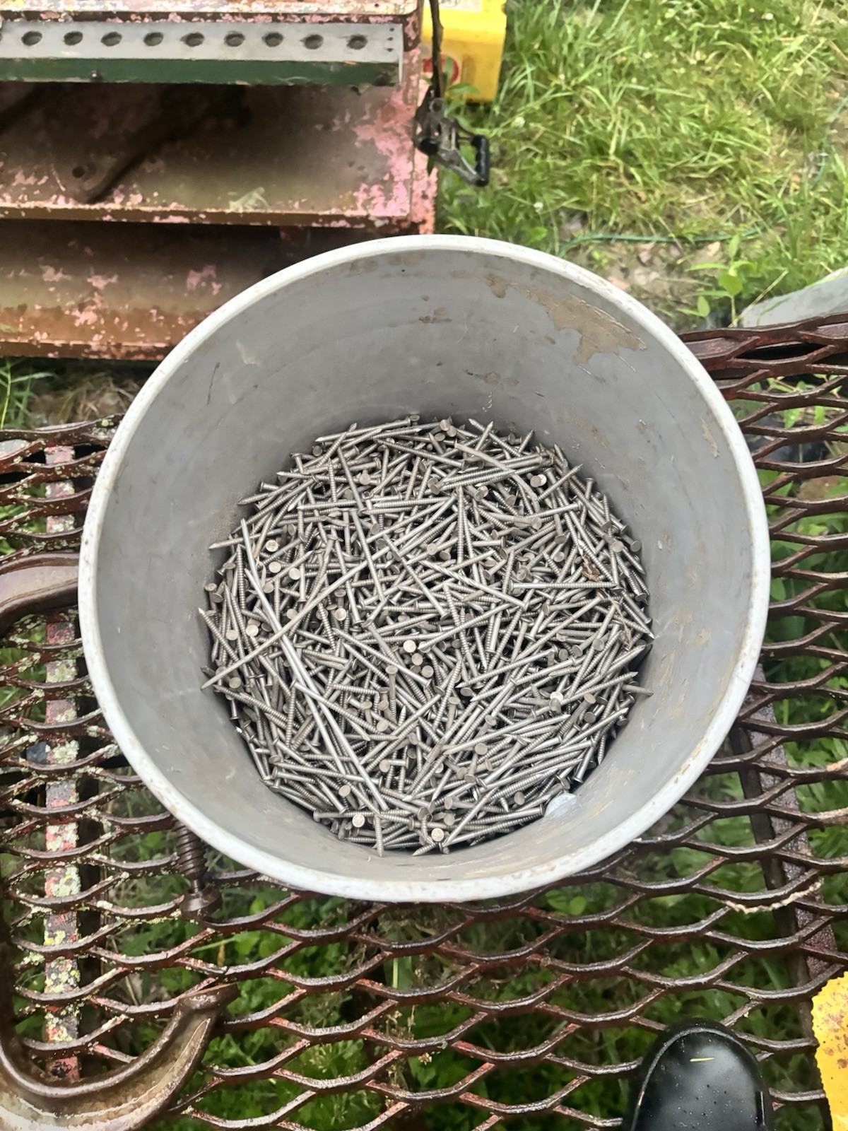Over 50 POUNDS!! Stainless Steel Flat Head Nails 2 1/2 in 8D gallery