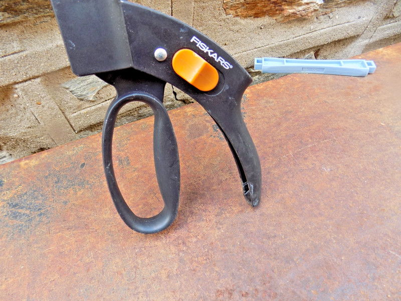 Fiskars Grass Shears Rotating Handle Stainless Steel Shear Ease Technology NEW gallery