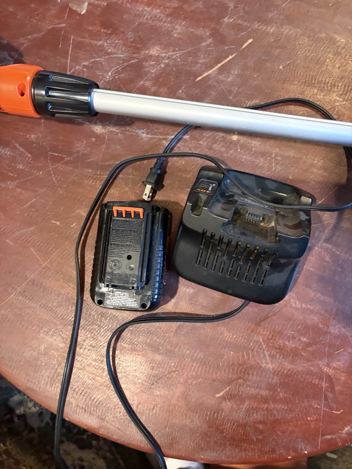 Black+Decker LST140 40V Max Lithium String Trimmer gallery