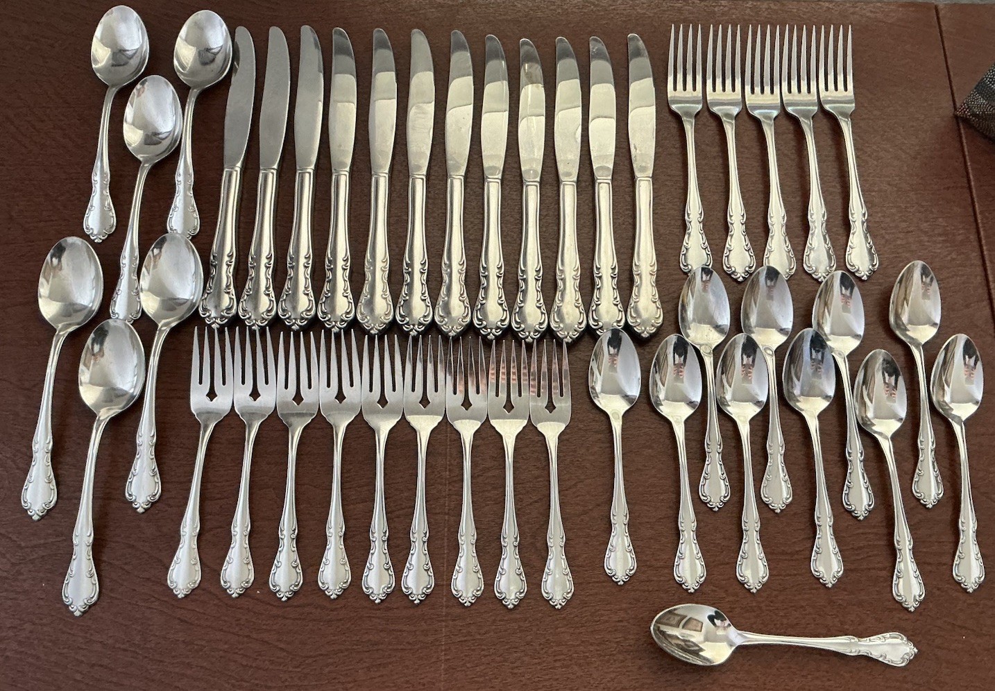 ONEIDA STAINLESS ~ St. Louis ~ Forty-Three (43) Piece Set gallery