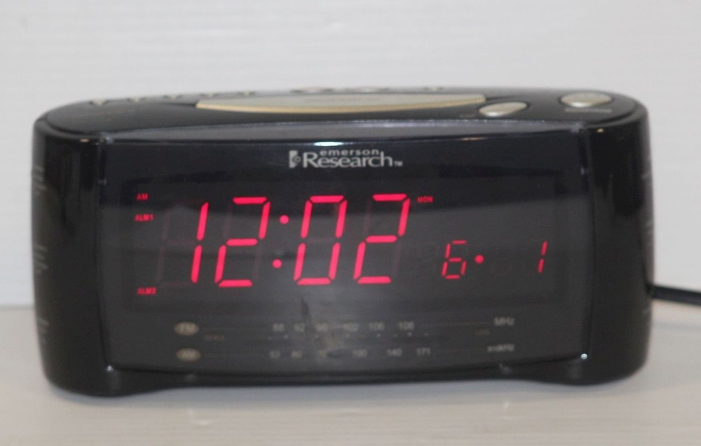 Emerson Research SmartSet CKS2288B Digital Dual Alarm Clock AM FM Radio