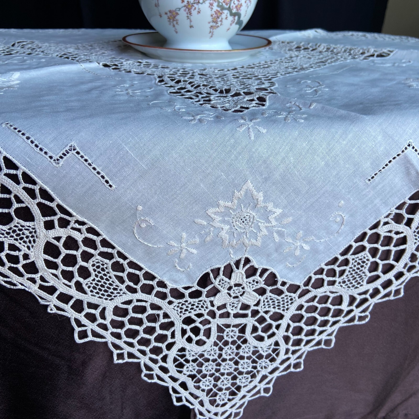 Vintage Needle Lace Handmade Embroidery Linen Topper White/Ivory Round 34" SQ RD gallery