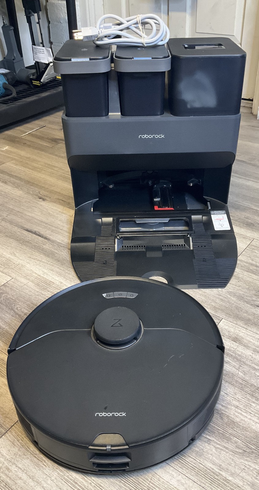 Roborock S7 MaxV Ultra + Rockdock Ultra W/Power Supply Very Good gallery