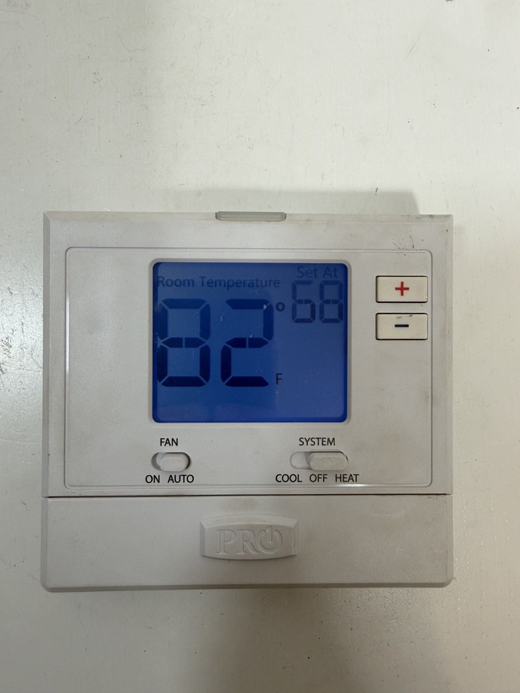 PRO1 T701 White Non-Programmable Battery Operated Thermostat USED