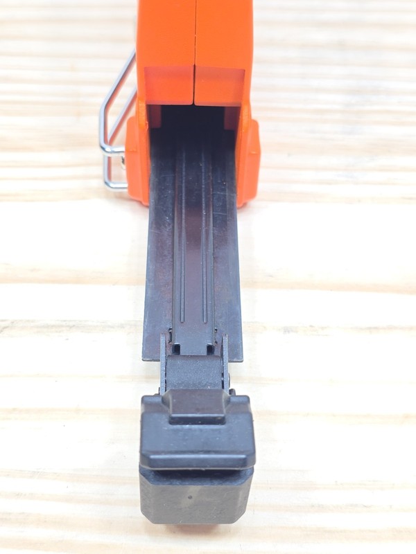Klein Tools 450-100 Cable Stapler Heavy Duty Romex Wire Staple Gun Belt Clip gallery