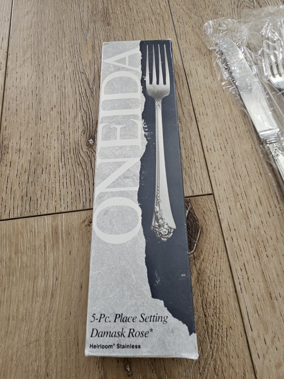 New Sealed Vintage Oneida DAMASK ROSE Stainless Heirloom Flatware 5 PC USA gallery