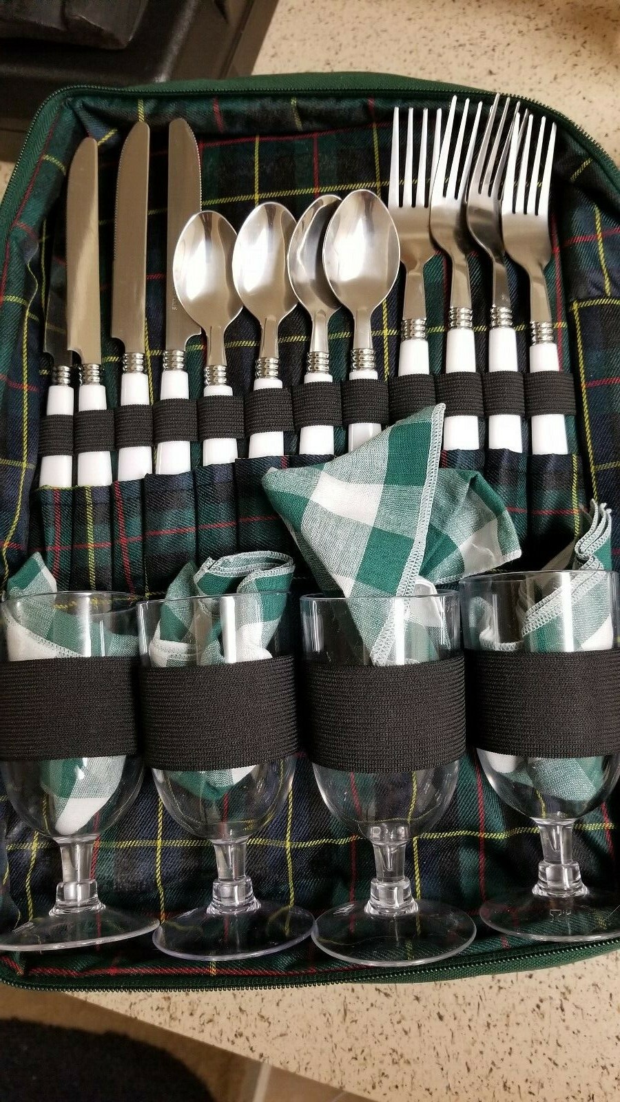 Backpack picknik case with glasses plates and other