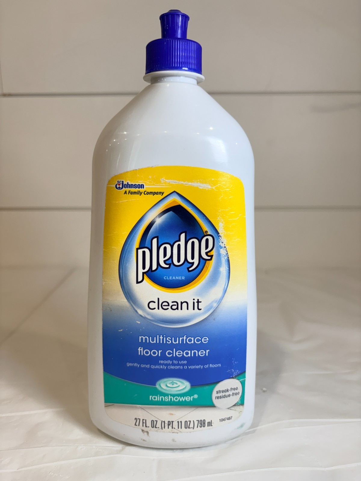 Pledge Clean It Multisurface Floor Cleaner Rainshower, 27oz gallery