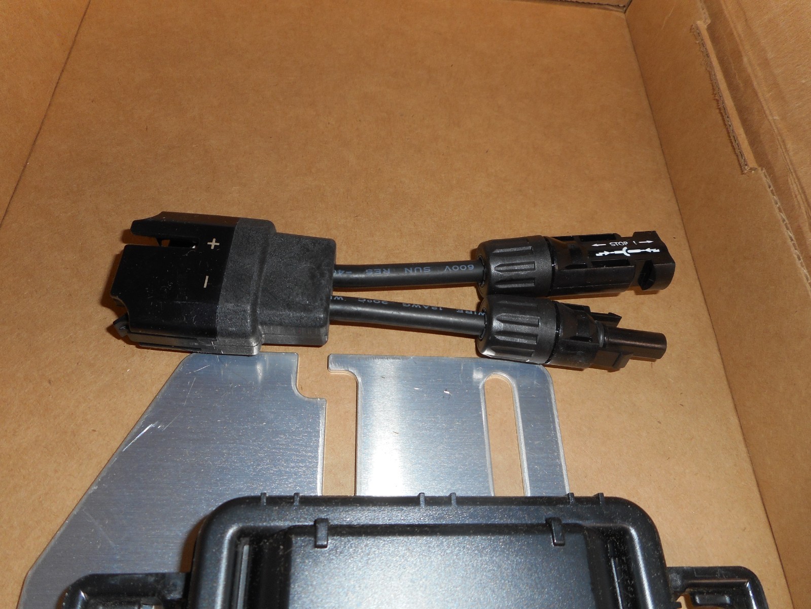 Enphase M215240-IQ7-S22-RMA Microinverter Kit With M215IQ7-240 Inverter gallery