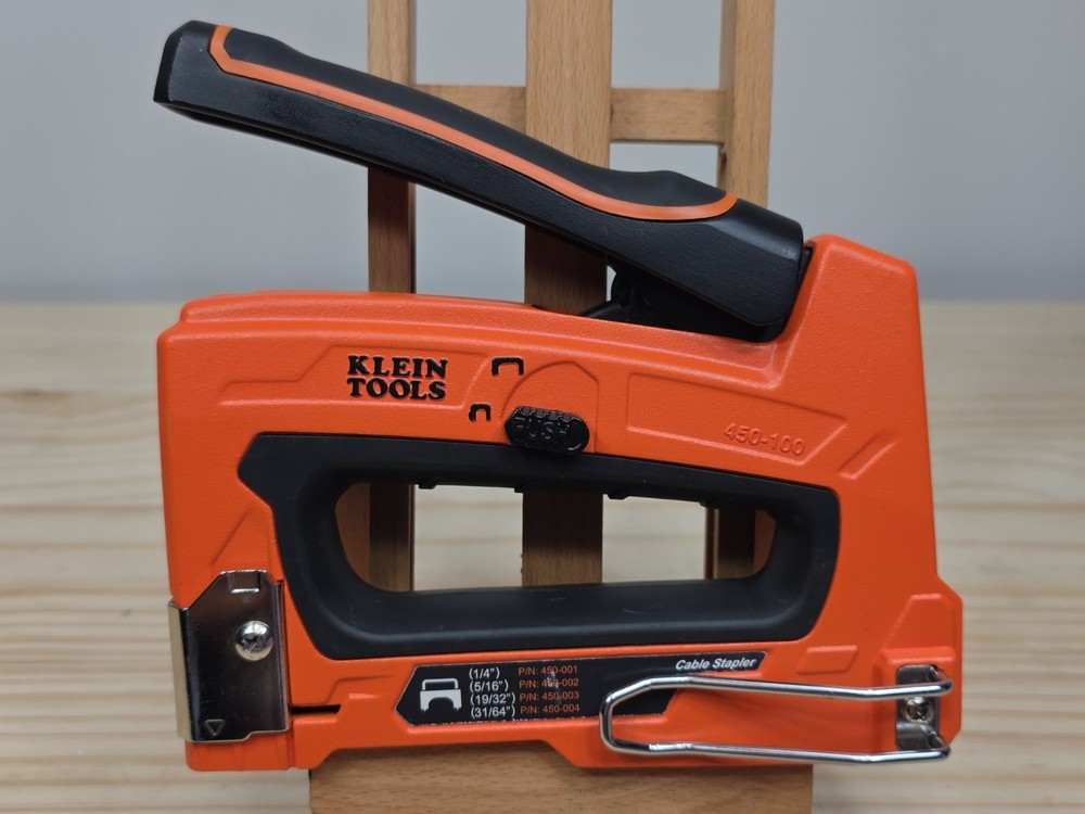 Klein Tools 450-100 Cable Stapler Heavy Duty Romex Wire Staple Gun Belt Clip