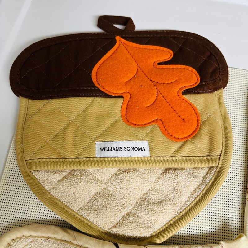 Williams-Sonoma Four Piece Assorted Potholders New gallery