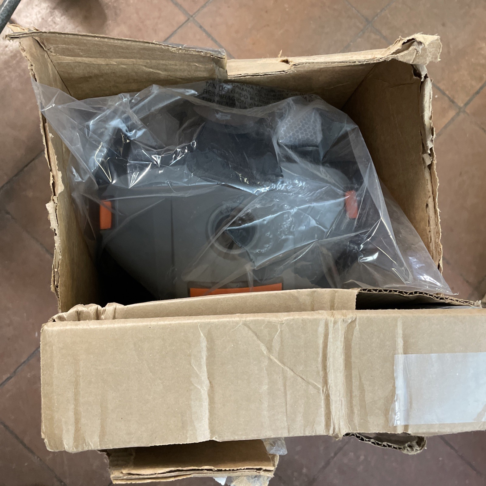 HOOVER CH34006 HushTone NEW/OPEN Backpack Vacuum gallery