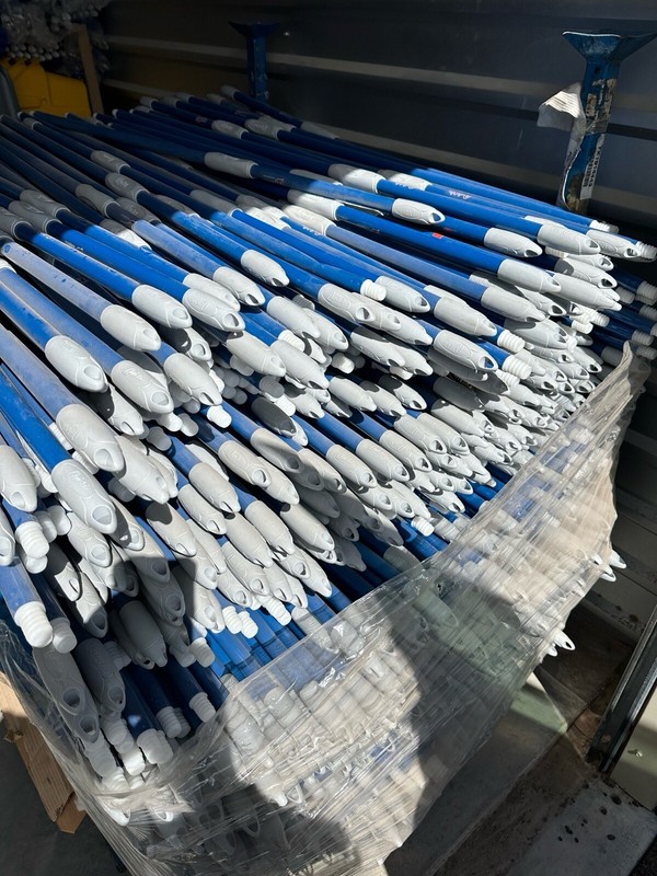 Quickie (20 PACK) 54” Handles/Poles - Threaded One End w/Center Plastic Grabber gallery
