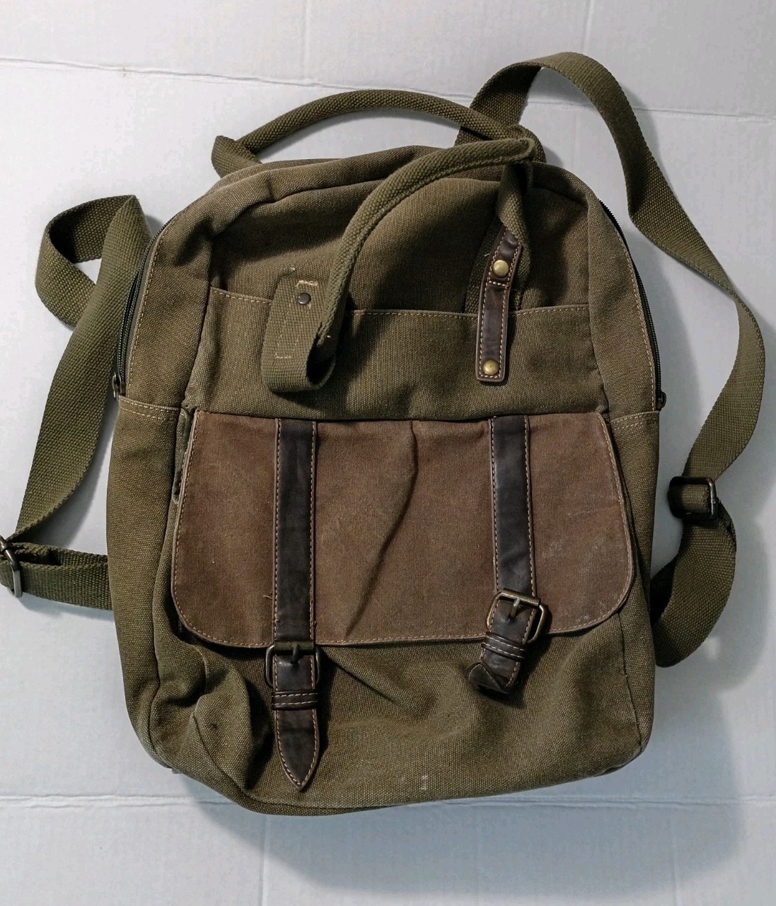 Cargoit Backpack & Green Canvas Rucksack & Backpack with Leather Straps Details 
