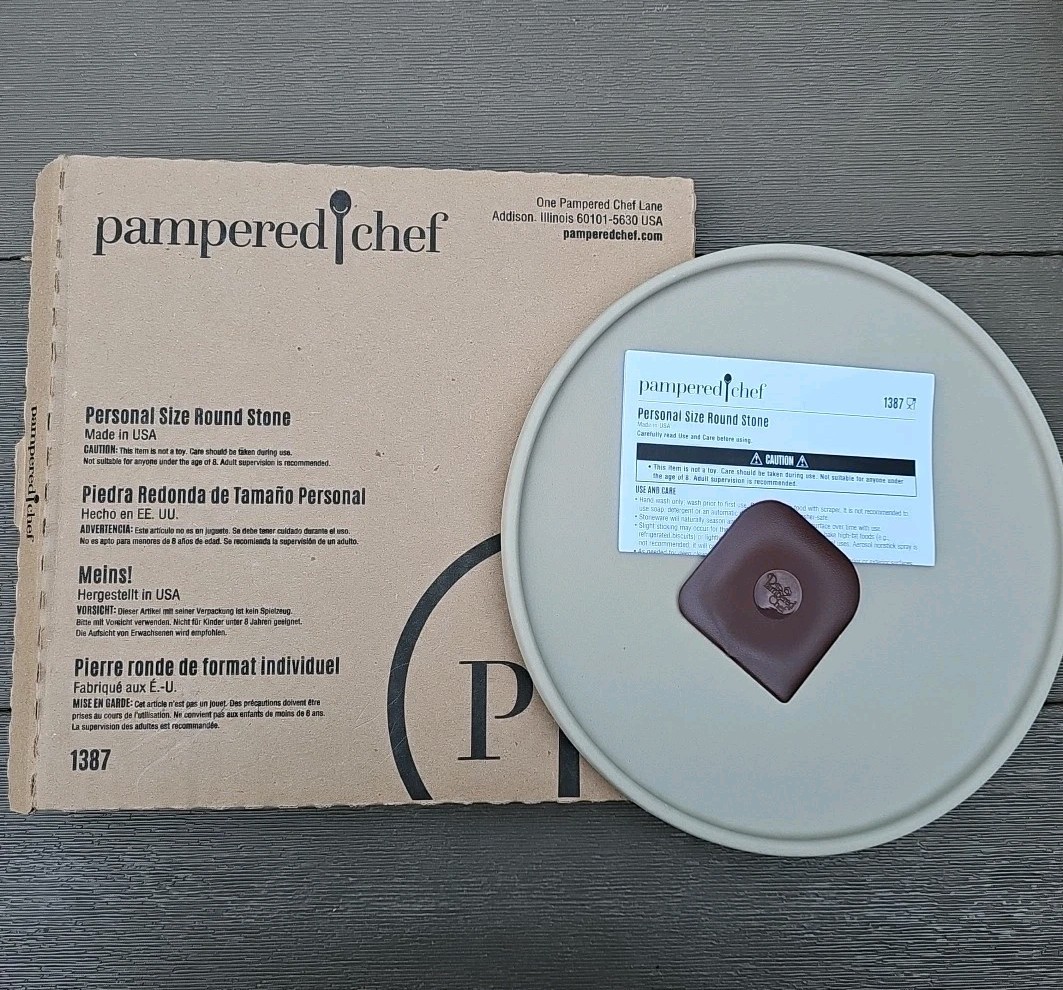 NEW IN BOX Pampered Chef # 1387 Pizza Stone Personal Size Stone Round Stoneware gallery