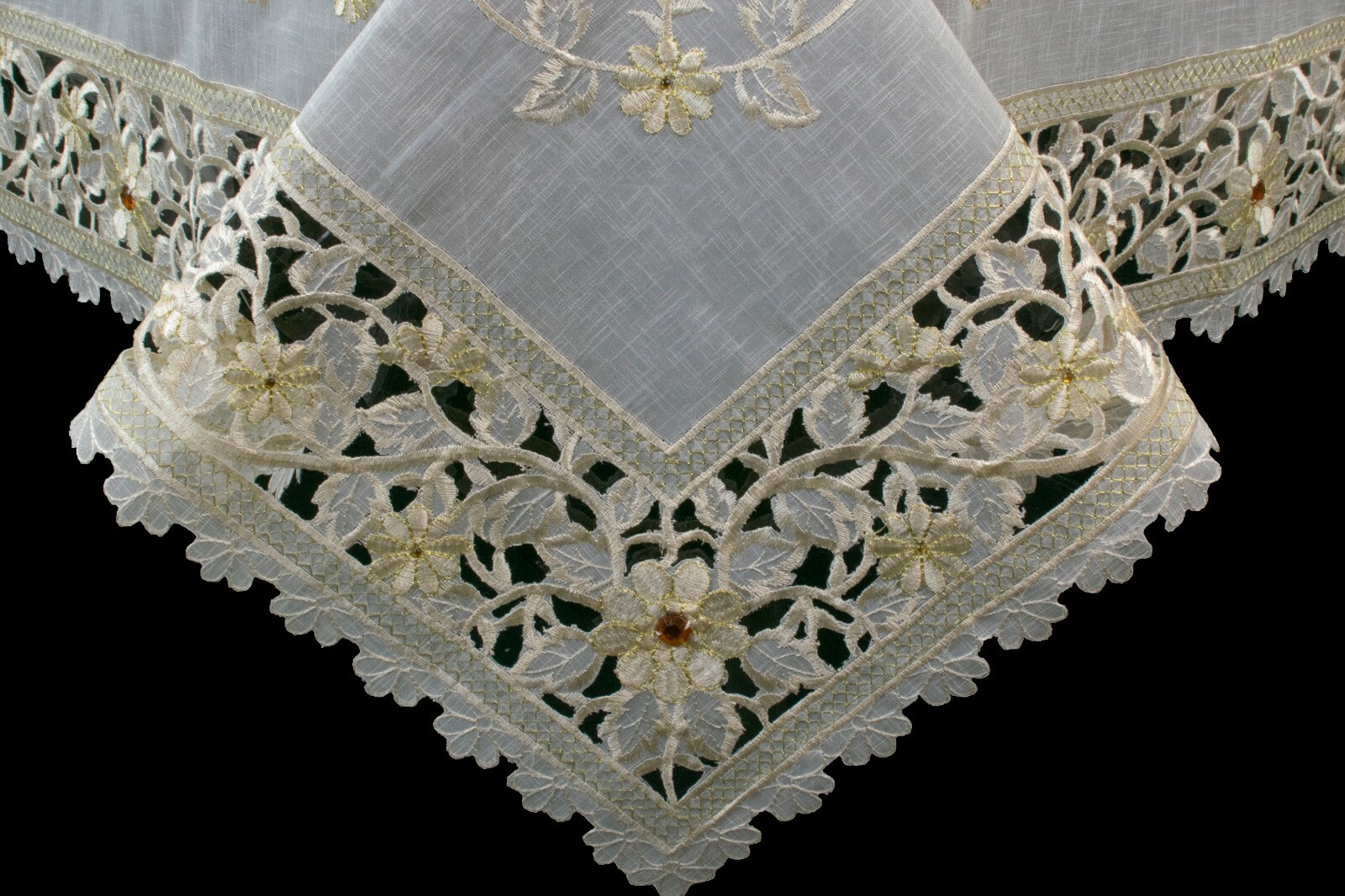 Beige Gold 54x72'' Polyester Floral Embroidery Fabric Tablecloth Napkins Wedding gallery