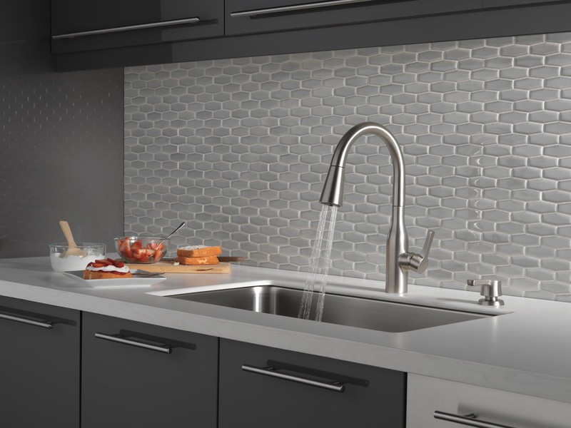 Delta Marca Pull-Down Kitchen Faucet Spotshield Stainless-Certified Refurbished gallery