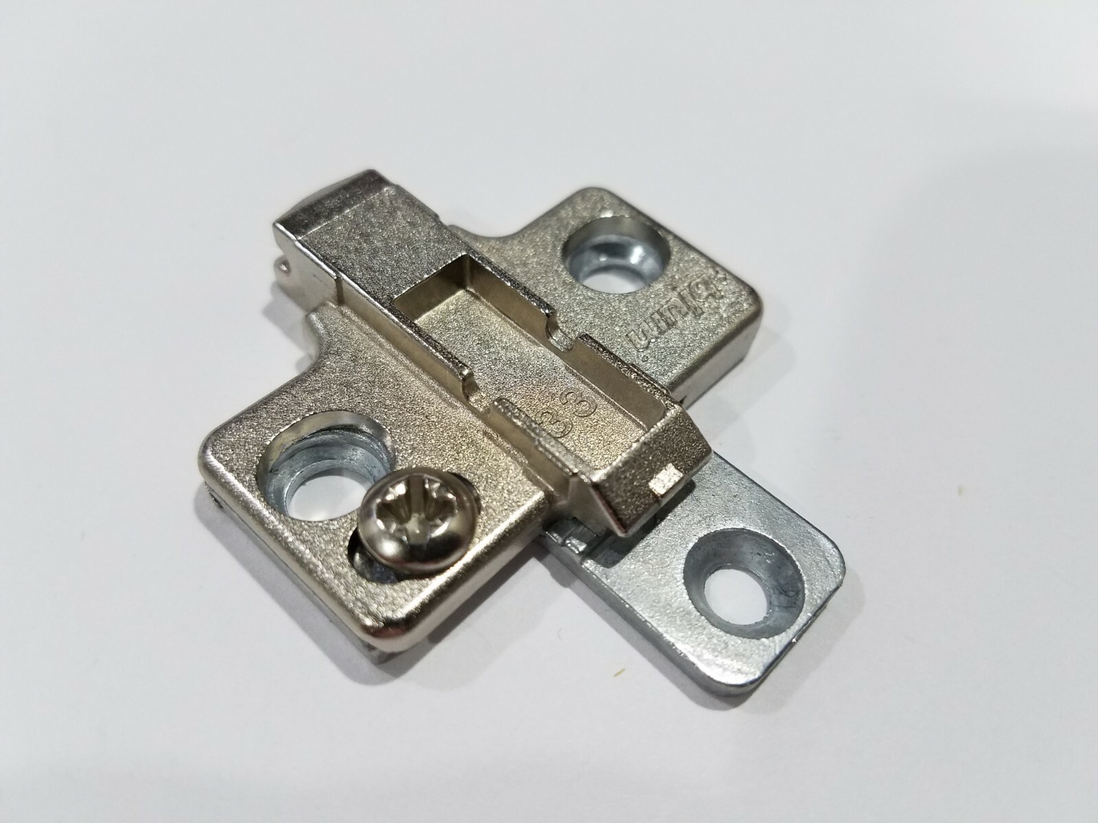BLUM CLIP 0mm. MOUNTING PLATE, 175H9100, for 3/4" overlay, Euro or Wood Screws gallery