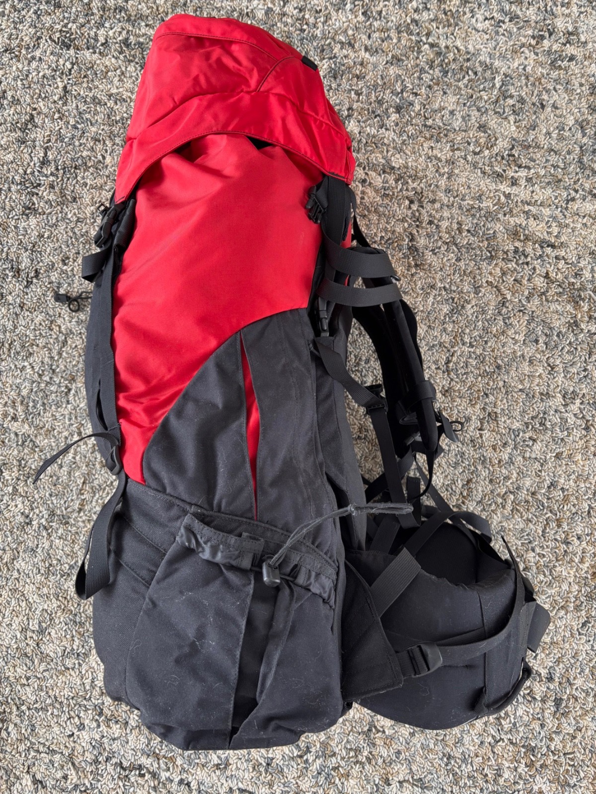 North Face Vigor Back Country Backpack, Women's Small, Red & Black 4