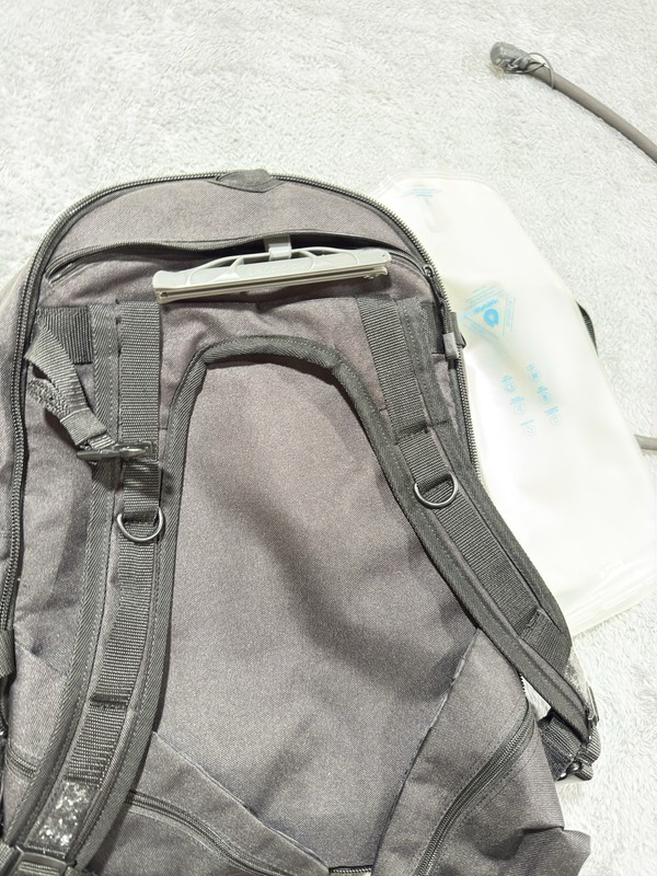 Mercury Hiking Backpack Large Black with Hydrapak 4