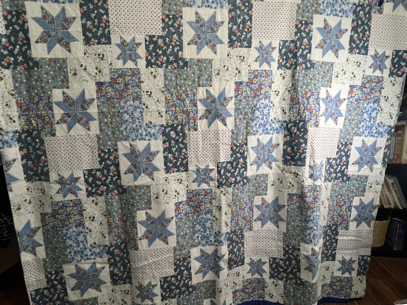 Vintage Blanket Satin Trim Quilt Pattern 87in x 77in Polyester Acrylic USA gallery
