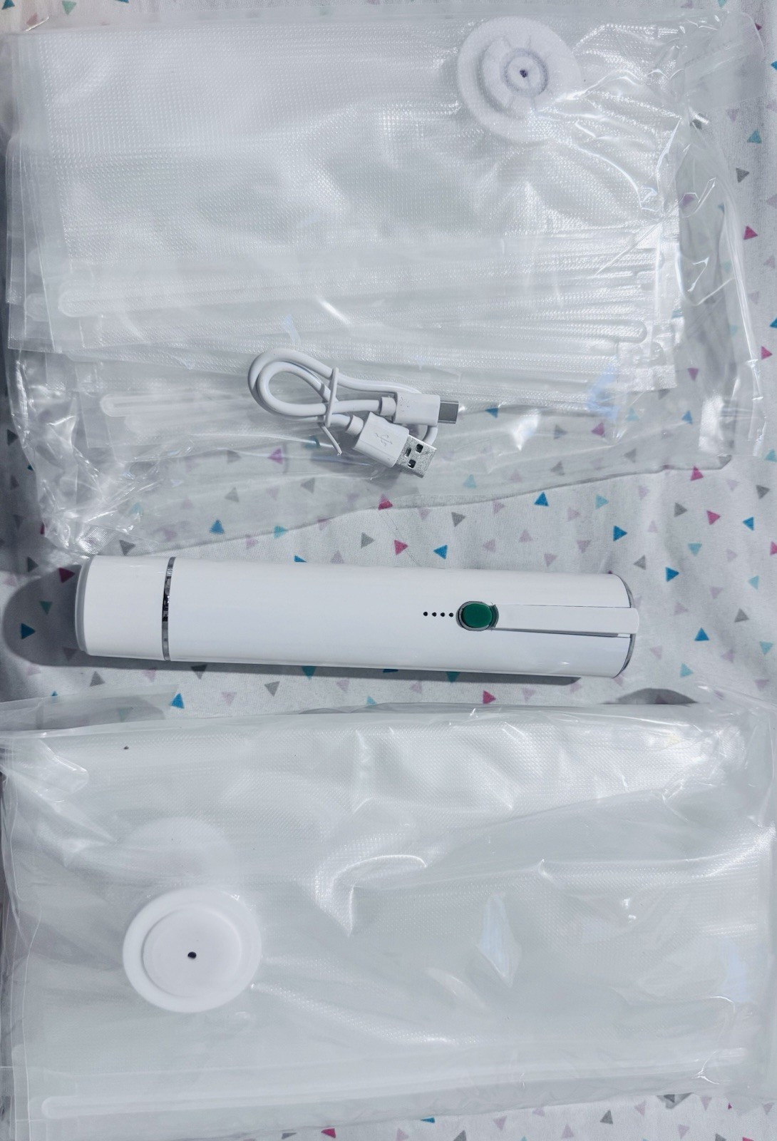 Bosch HMT72M450 Portable Handheld Vacuum Sealer with 20 Bags & USB Cable gallery