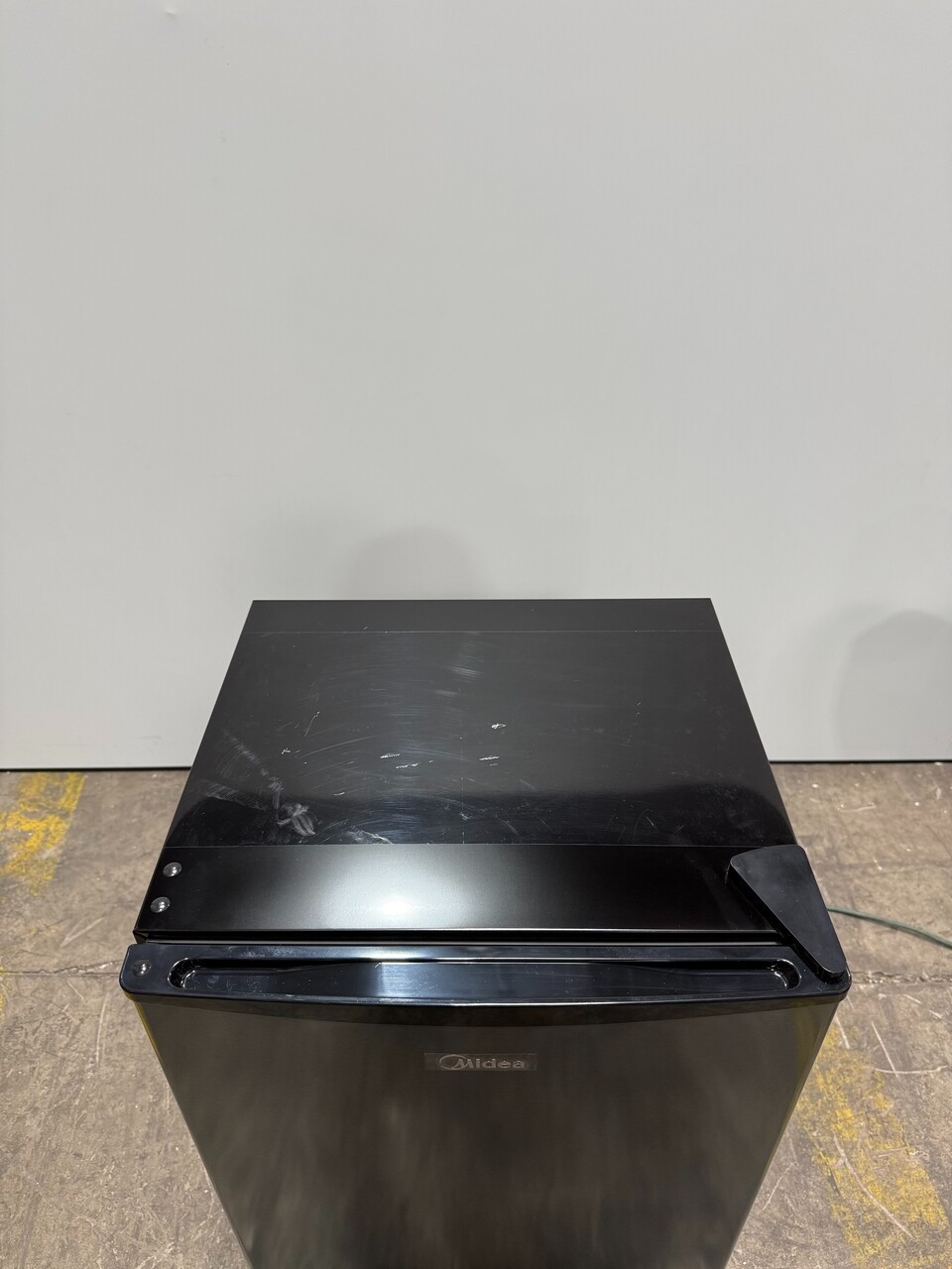 Midea 3.3 cu ft Compact Mini Fridge - MRM33S8ASL gallery