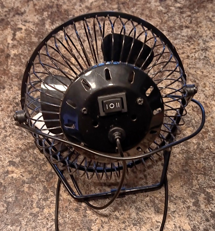 Opolar Mini USB Portable Fan Quiet Operation Black Freestanding Metal Fan gallery