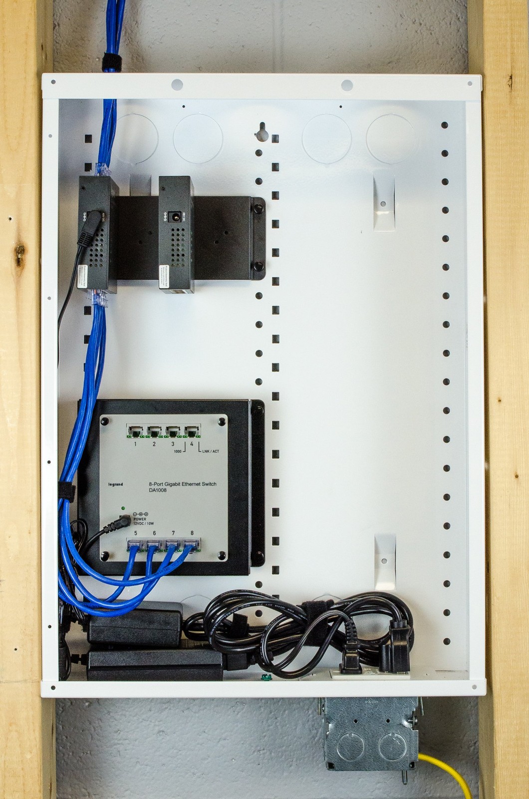 Legrand - OnQ Power Supply, Desk Mount Power Strip Module 12 Volt 18 Watts, Plug gallery