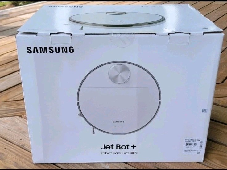 Samsung - Jet Bot+ Robot Vacuum with Clean Station - White - NEW IN BOX! gallery